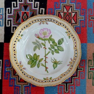 New Old Stock &#39;Flora Danica&#39; Royal Copenhagen Collectable Dining Plate  Reticulated 8 3/4&quot; x 1 3/8&quot; Rosa Canina