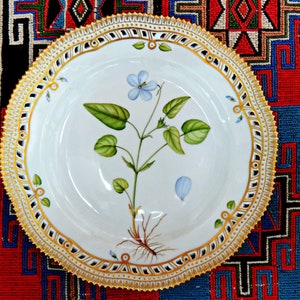 New Old Stock &#39;Flora Danica&#39; Royal Copenhagen Dining Plate 8 3/4&quot; x 1 3/8&quot; Viola Montana