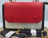 Gorgeous small shoulder bag Two straps one for casual and one for formal event