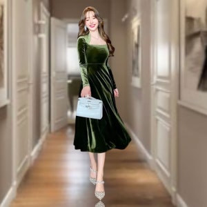 Long green outlet velvet dress