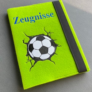 Zeugnismappe „Fussball“ Action individuell personalisiertes Namens Geschenk zum Schulanfang oder 1. Zeugnis Verein Fußball Fan zeitlos Junge