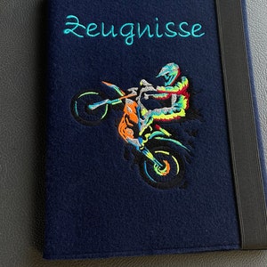 Zeugnismappe „Motocross“ Star individuell mit Namen personalisierbar in neon und silber Effekten coole Jungen Mappe für Zeugnisse Motorrad