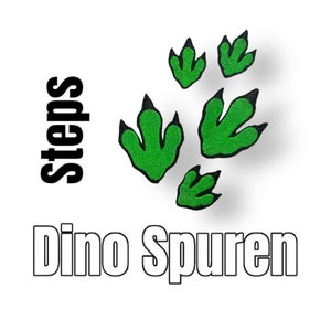 Könnte beinhalten: Grüne Dinosaurierspuren auf weißem Hintergrund mit dem Text "Steps" und "Dino Spuren" in Schwarz.