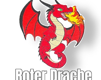 Może przedstawiać: Czerwona haftowana naszywka do prasowania z kreskówkowym smokiem z skrzydłami, który pluje ogniem i tekstem "Roter Drache".
