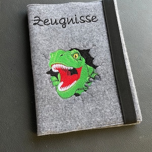 Zeugnismappe Dino Rex in Action ein tolles Geschenk zum Schulanfang individuell personalisiert Namensgeschenk zum ersten Zeugnis Dinosaurier