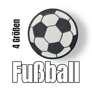 Könnte beinhalten: Schwarz-weiß gestickter Fußball-Patch mit dem Text "Fußball" in Weiß.