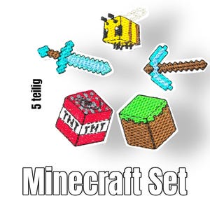 Könnte beinhalten: Ein Set aus fünf gestickten Minecraft-Patches. Enthält einen TNT-Block, einen Erdblock, eine Biene, eine Spitzhacke und ein Schwert. Der Text "Minecraft Set" ist darunter abgebildet.