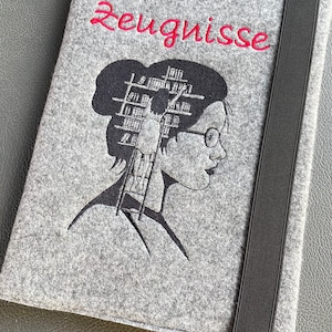Zeugnismappe Mädchen Bibliothek Stickerei Wissen im Kopf Namens Geschenk zum Schulanfang oder 1. Zeugnis personalisierbar edel und zeitlos