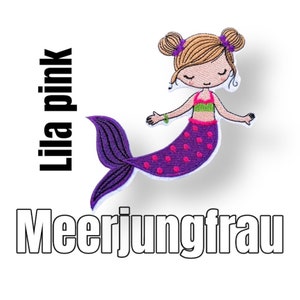 Könnte beinhalten: Lila und pinkfarbene Meerjungfrauen-Applikation mit einem lächelnden Gesicht und einem grünen Oberteil. Der Text "Lila pink" und "Meerjungfrau" ist auf dem Bild zu sehen.