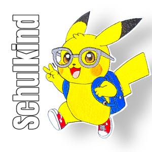 Könnte beinhalten: Eine gelbe Comicfigur mit Brille und blauem Rucksack. Die Figur geht und zeigt mit der linken Hand ein Peace-Zeichen. Der Text "Schulkind" ist links im Bild in Weiß geschrieben.