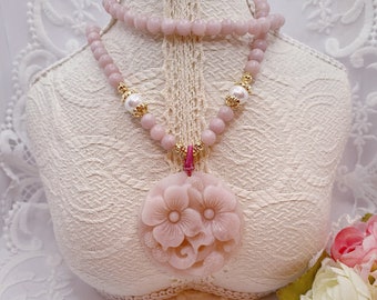 Natuurroze opaal bloemenketting