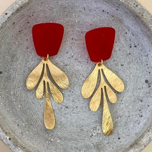 Red earrings with golden leaf pendant / red statement earrings / long earrings with brass pendant / gold jewelry for women / gift