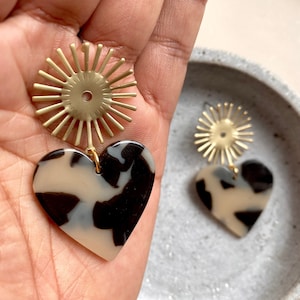 large tortoiseshell statement earrings / long acetate drop earrings / gold-plated sun stud earrings with heart pendant / gift for girlfriend