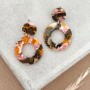 Pendientes coloridos en naranja, rosa y amarillo / Pendientes acrílicos de colores / Pendientes llamativos de bloques de colores / Pendientes llamativos de carey / Regalo