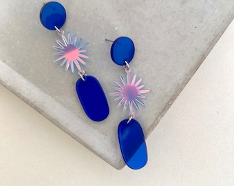 lange, blaue Acryl Statement Ohrringe mit holographische Sonnenanhänger / bunte Acetat Acryl Ohrringe / Boho Ohrringe  / Geschenk für