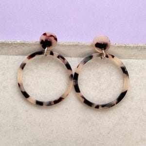 Orecchini rotondi di grandi dimensioni effetto tartaruga in acrilico / orecchini rotondi in plastica acetato / gioielli con motivo tartaruga / regalo