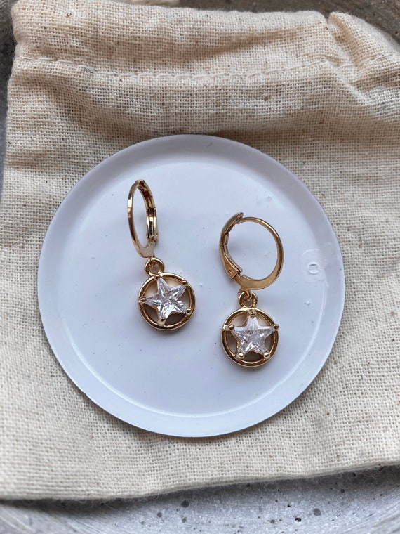Boucles D'oreilles Créoles Plaquées Or, étoile Gravée Zirconium, Bijoux élégants Neufs Avec étiquettes