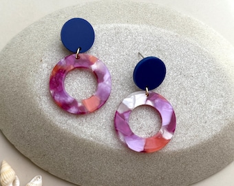 runde, bunte Ohrringe mit blauen Acryl Ohrstecker / buntes Statement Ohrringe  / Color Blocking Ohrringe / Schmuck Geschenk für Freundin