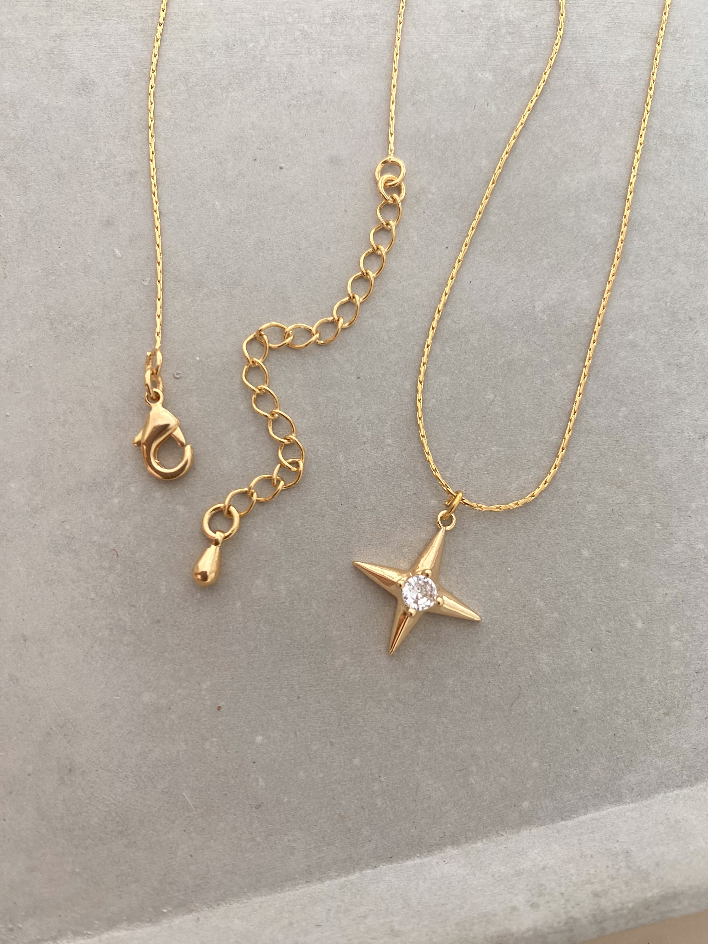 Thin, Gold-plated Necklace With Small Pendant / Fine, Gold