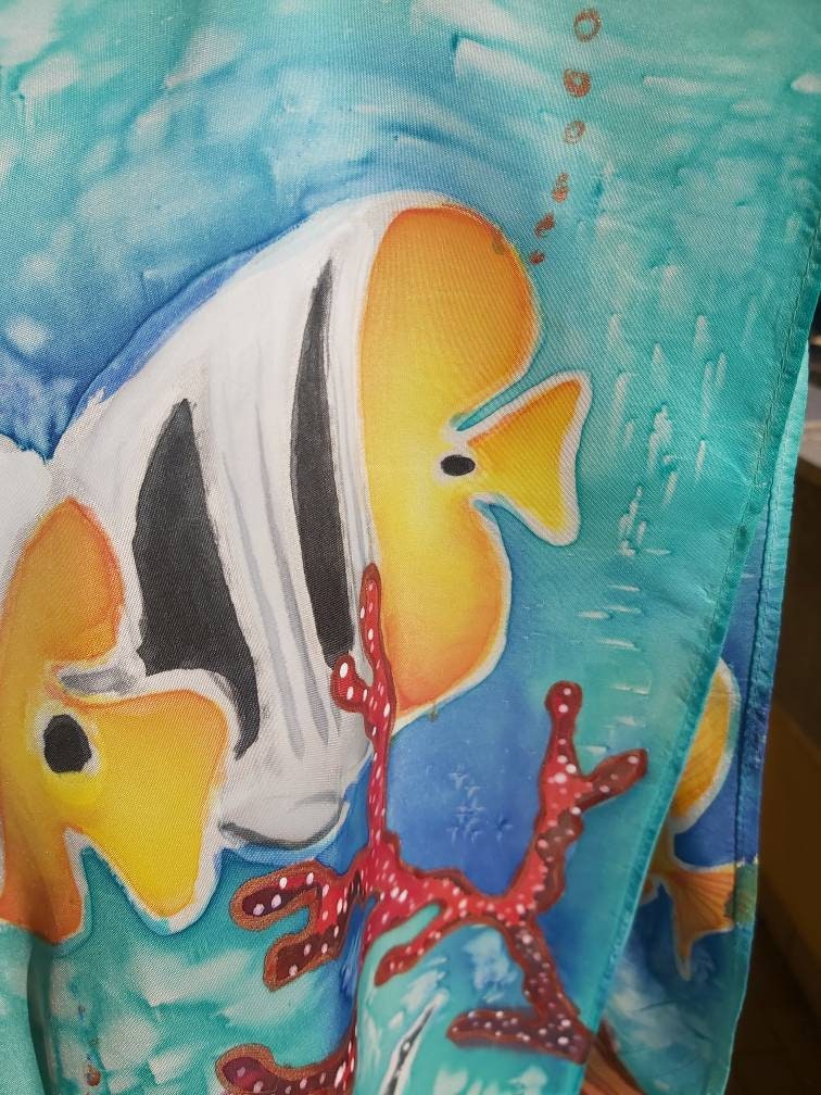 Écharpe En Soie 100% Peinte à La Main - Motifs Poissons Et Coraux Bleus - Fait Main En Italie