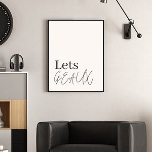K&ouml;nnte beinhalten: Schwarz-wei&szlig; gerahmtes Wandbild mit dem Text "Lets Get Lit" in einer modernen Schriftart.