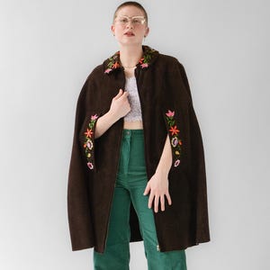 ジャケット・アウター 70s Flower embroidery suede poncho Vintage 70s Embroidery Suede Leather Zipper Cape Poncho