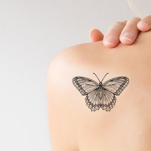 Tatuaje temporal de mariposa detallado: calcomanía impermeable para la piel