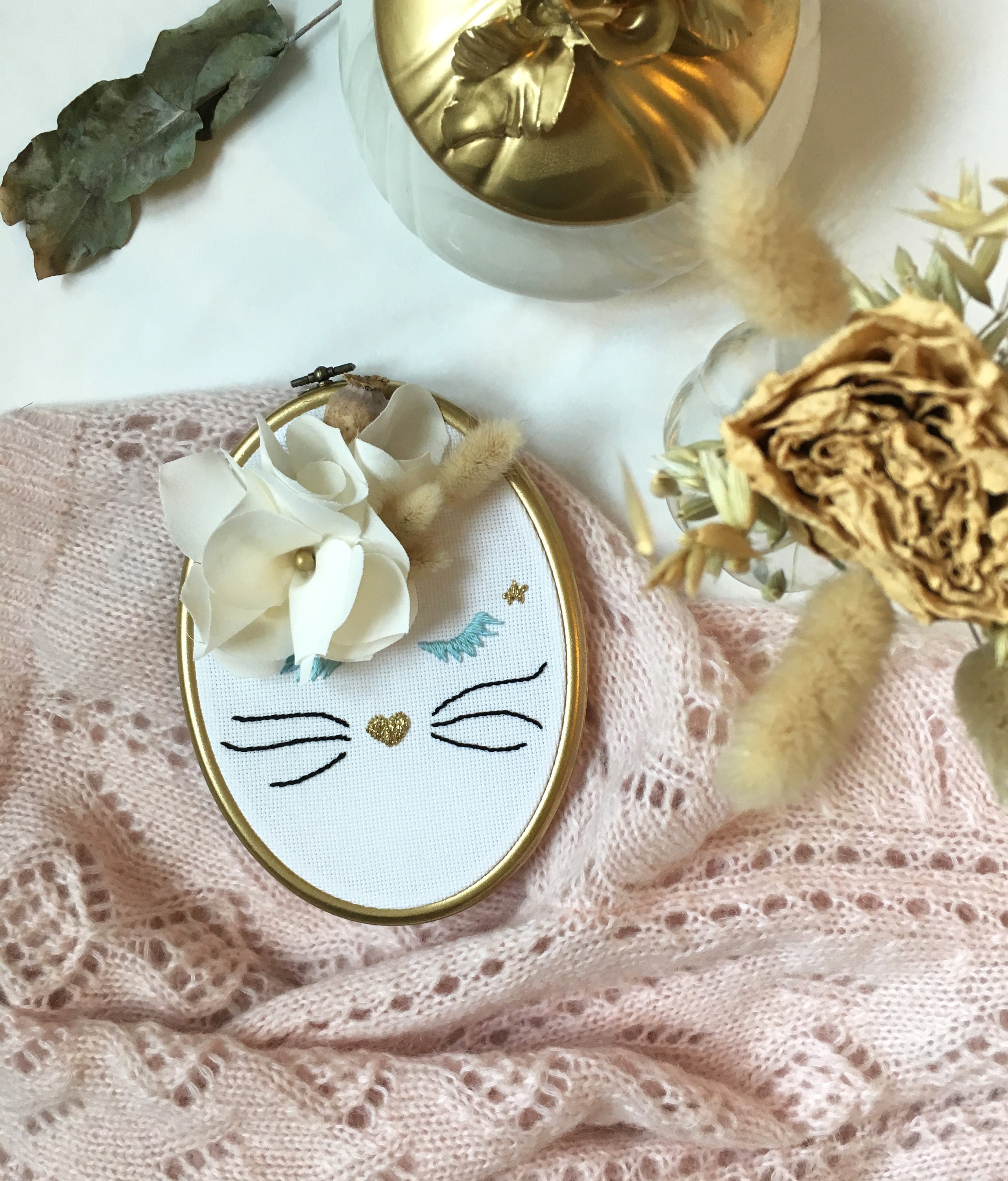 Broderie Chat Mural sur Tambour