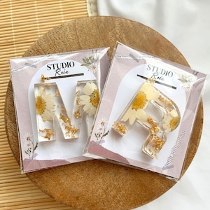 Personalisierter Schlüsselanhänger mit Gänseblümchen und Goldblatt, personalisierbare Buchstaben - Geburtstag Geschenk  Geschenk für Frauen