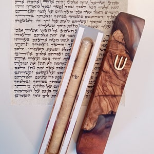 Koosjere mezoeza-rol. Beste kwaliteit. 3". Gemaakt in Israël. Hoes niet inbegrepen. Met de hand geschreven door een rabbijn. 100% koosjer perkamentpapier.