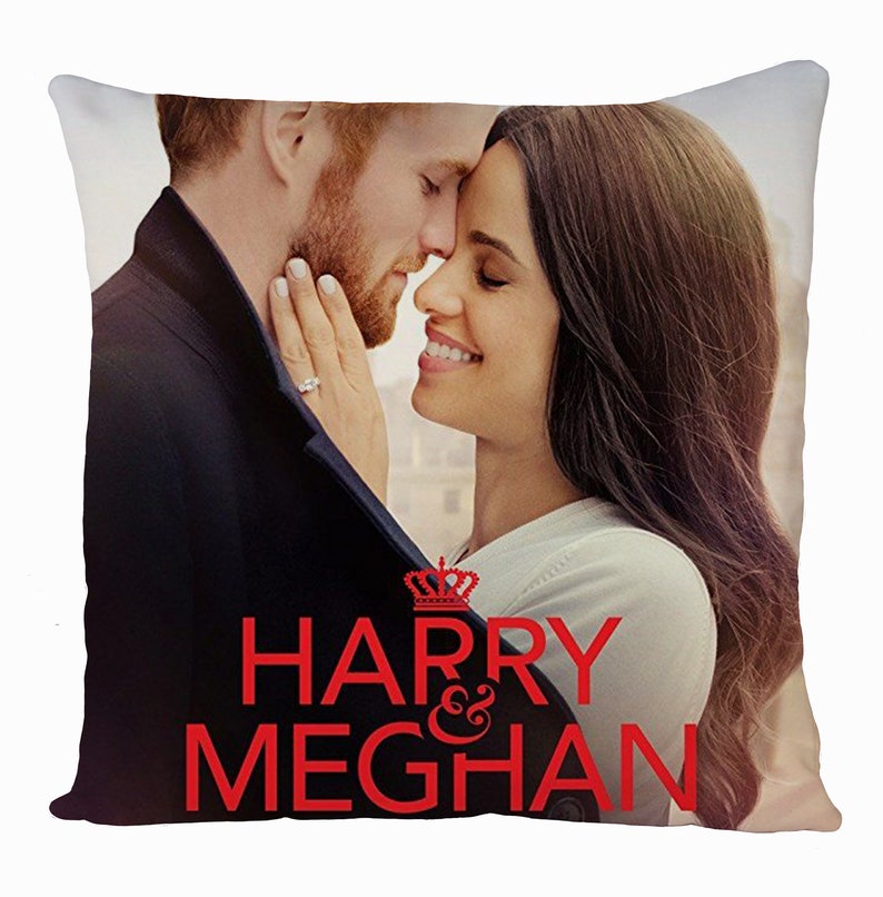 Meghan and Harry a Royal Romance all over printed cushion cover,Duchess of Sussex Meghan Markle /& Duke of Sussex Prince Harry Cushion Cover
