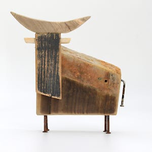 Toro de madera flotante original hecho a mano, arte costero, arte recuperado, escultura de madera flotante, arte animal rústico, arte reciclado, regalo único reciclado