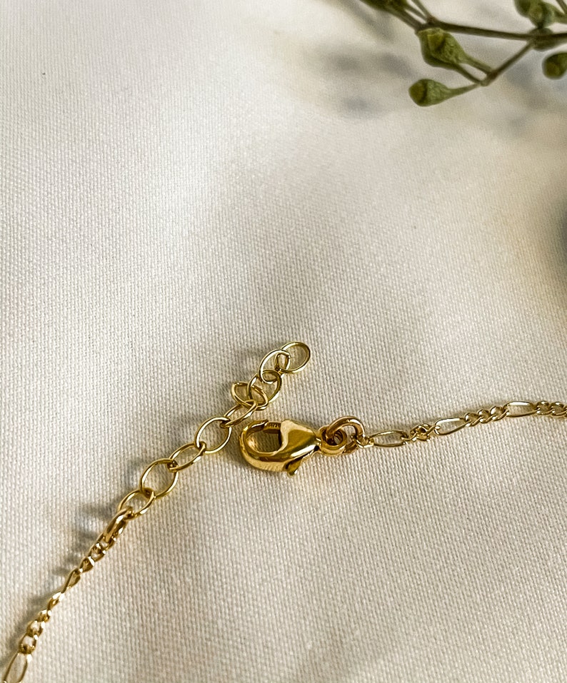 Personalized Hand Stamped Letter Bracelet for Mom Mother/'s Day Gift 14k Gold Filled Custom Oval Name Plate Bracelet