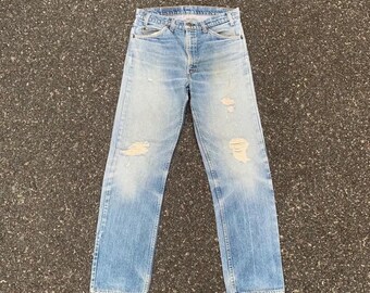 Vintage Levi’s 501 Jeans Distressed Light Wash Made In USA Faded Denim Straight Leg 90s Levi’s Button Fly Orange Tab Pants Size W32 L30