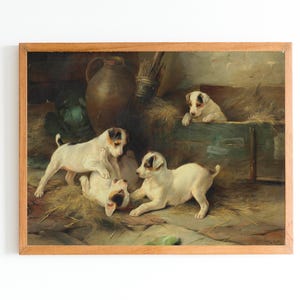 Puede incluir: Una pintura al &oacute;leo vintage que representa a cuatro cachorros de terrier juguetones en un entorno de granero r&uacute;stico. Los cachorros son blancos con marcas marrones e interact&uacute;an entre s&iacute; de manera juguetona. La pintura est&aacute; enmarcada en un marco de madera.