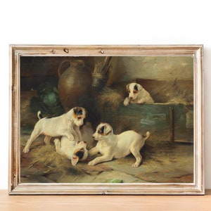 Puede incluir: Una pintura al &oacute;leo vintage que representa a cuatro cachorros de Jack Russell Terrier jugando en un entorno de granero. Los cachorros son blancos con marcas marrones e interact&uacute;an entre s&iacute; de forma juguetona. La pintura est&aacute; enmarcada en un marco de madera claro.