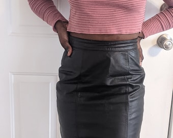 Size small Vintage black leather pencil skirt w/buttons