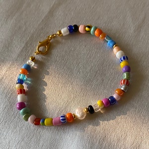 Pulseiras de miçangas personalizadas, letras, iniciais, personalizadas, elásticas, ouro, prata, pérolas de bebê, pérolas de água doce, feitas à mão, contas de vidro,