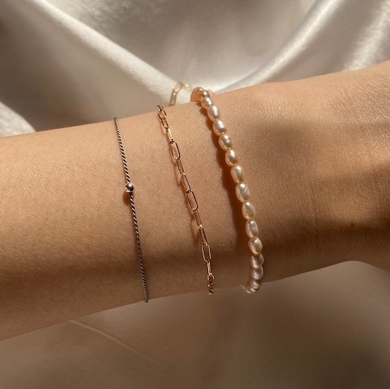 ブレスレット LESS IS MORE Freshwater Pearl Bracelet 14K Gold Field Magnet Pink Fresh Water Pearl Bracelet, 14k Gold Filled Disk Charm