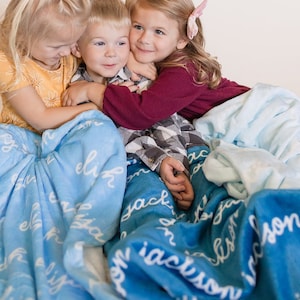 Manta personalizada para niños, bebé: 3 tamaños y más de 30 colores, manta de guardería con nombre personalizado para recién nacidos, niños, ropa de cama morada de regalo envolvente imagen 2