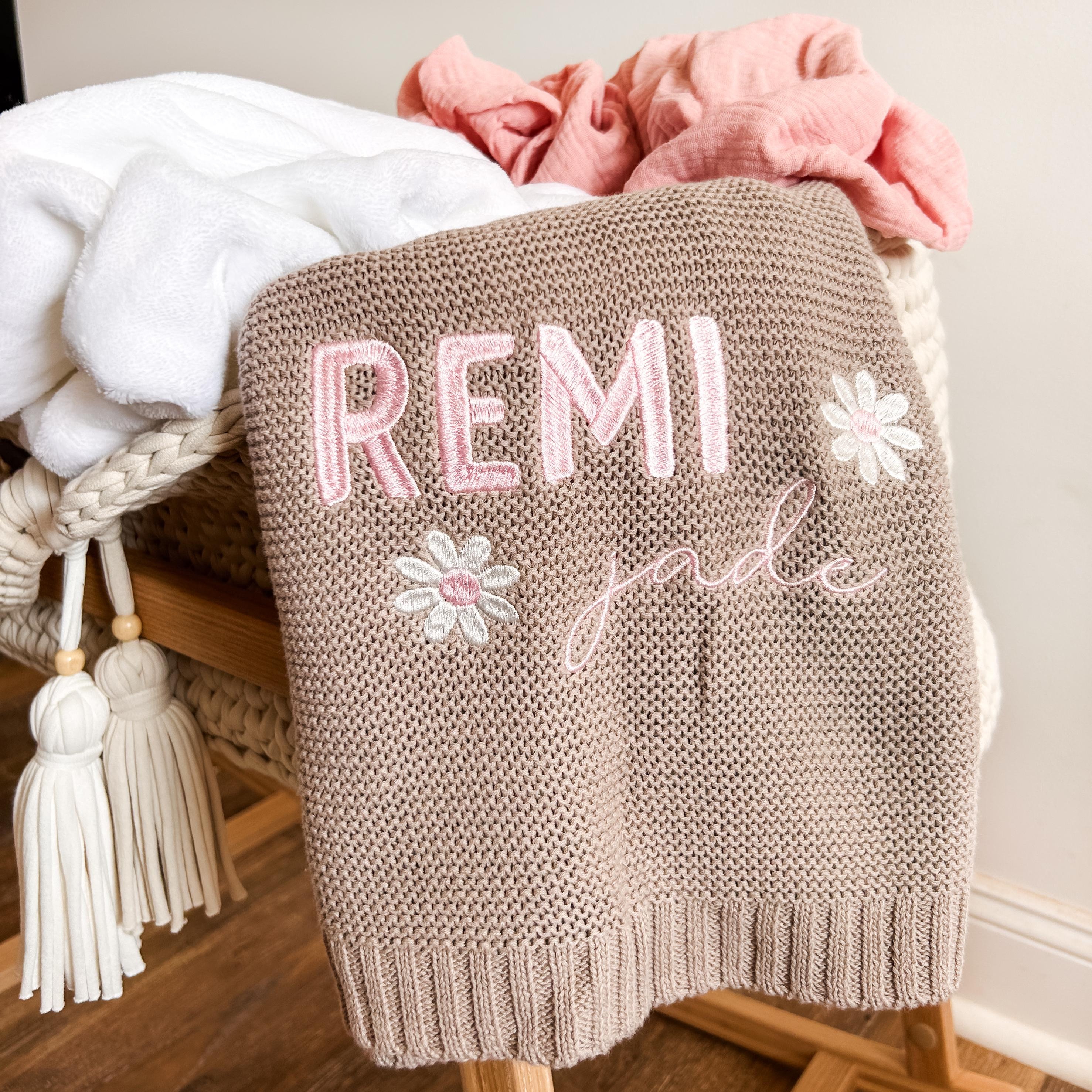 Daisy Knit Blanket, Baby gift, Newborn gift, Personalized Blanket, Stroller Blanket, Newborn Baby Gift, Soft Cotton Baby Blanket, Daisy Baby