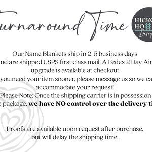 K&ouml;nnte beinhalten: Text auf wei&szlig;em Hintergrund, der "Turnaround Time" lautet, mit einem Logo, das "Hickory Hoow Designs" sagt. Der Text unter dem Logo lautet "Unsere Namensdecken werden innerhalb von 2-5 Werktagen versandt und per USPS First Class Mail versandt. Ein Fedex 2-Tage-Luftfracht-Upgrade ist an der Kasse verf&uuml;gbar. Wenn Sie Ihren Artikel fr&uuml;her ben&ouml;tigen, senden Sie uns bitte eine Nachricht, damit wir Ihre Anfrage bearbeiten k&ouml;nnen! Bitte beachten Sie: Sobald sich der Versanddienstleister im Besitz des Pakets befindet, haben wir KEINE Kontrolle &uuml;ber die Lieferzeit. Proofs sind auf Anfrage nach dem Kauf verf&uuml;gbar, verz&ouml;gern aber die Versandzeit."