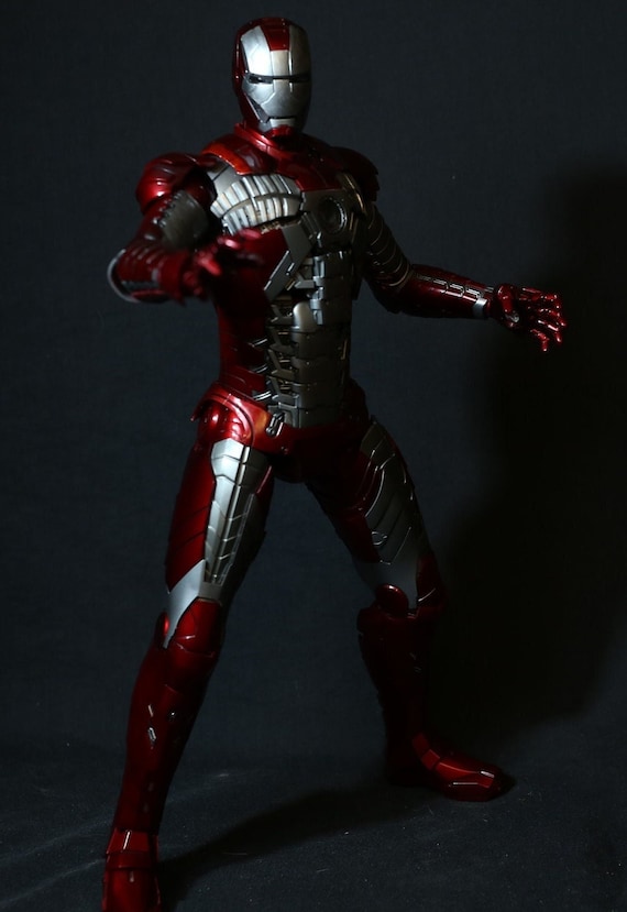 Hot toys iron man custom sales