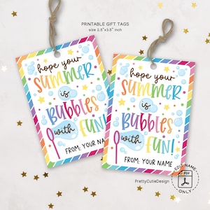 Etiqueta de regalo "Esperamos que tu verano sea de burbujas" con divertidas etiquetas imprimibles para el último día de clases para niños, estudiantes y amigos. Etiquetas para bolsas de regalos con temática de burbujas.