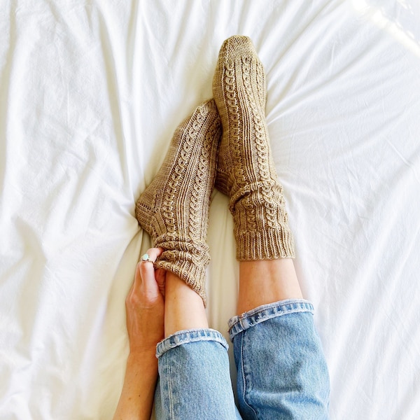 Chaussettes Hibernal DK ~ Modèle de tricot de chaussettes épaisses facile et adapté aux débutants