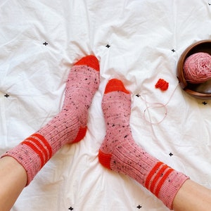 Easy Ribbed Socks Knitting Pattern ~ Totally Rad Ribbed Socks