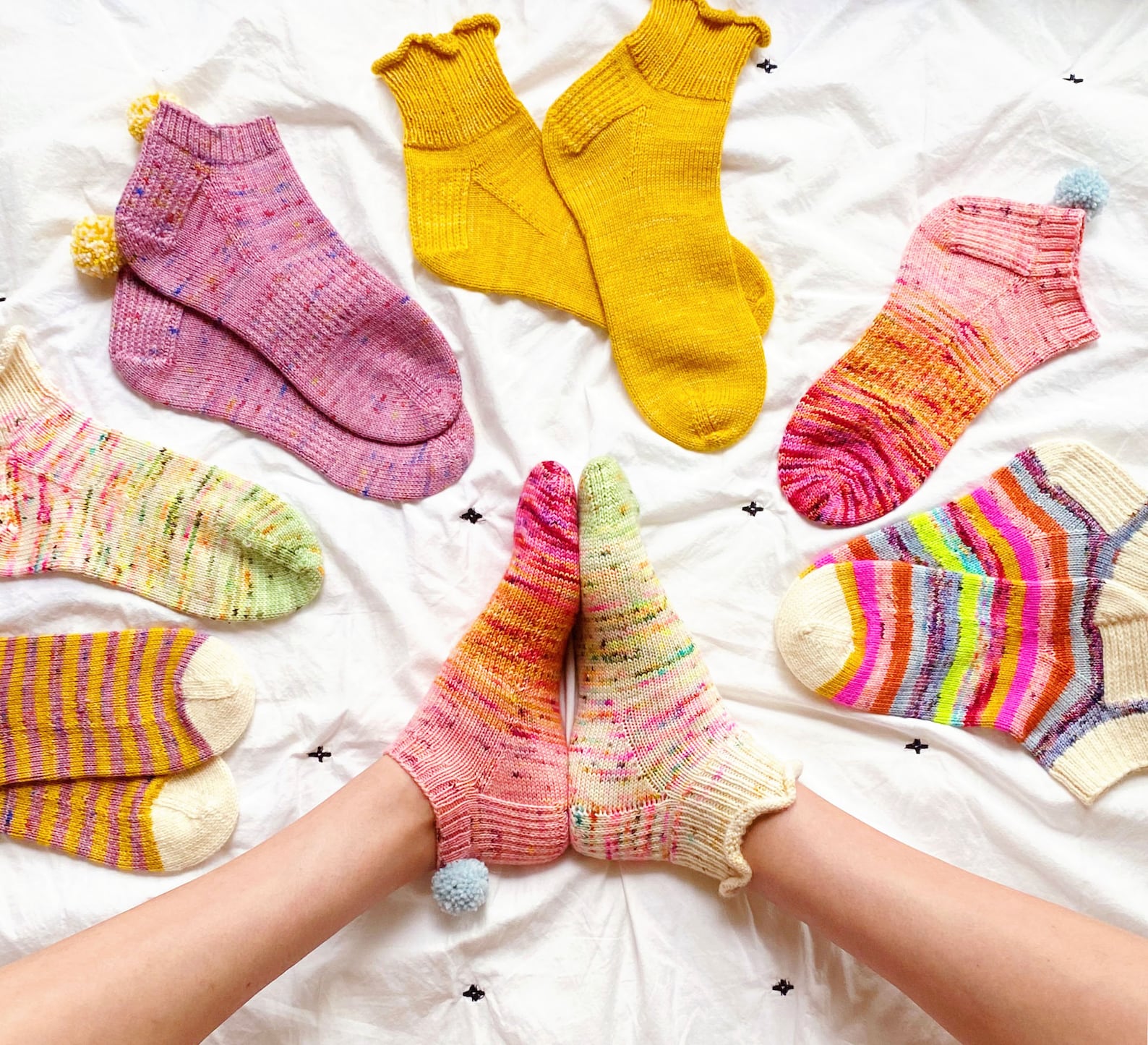 Easy basic. Оригинальные вязаные носки. нижнее белье носки вязанные. loom knitting baby socks. easy socks.