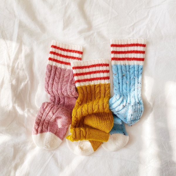 Einfaches Sockenmuster mit Zopfmuster ~ anfängerfreundlich ~ die Cider House Socken