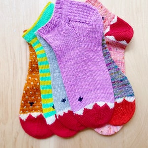 Feet Teeth Socks Beginner Colorwork Sock Knitting Pattern Easy Sock Knitting Pattern Halloween Sock Knitting Pattern image 8