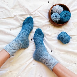 Mermaid Avenue Sock Knitting Pattern image 1
